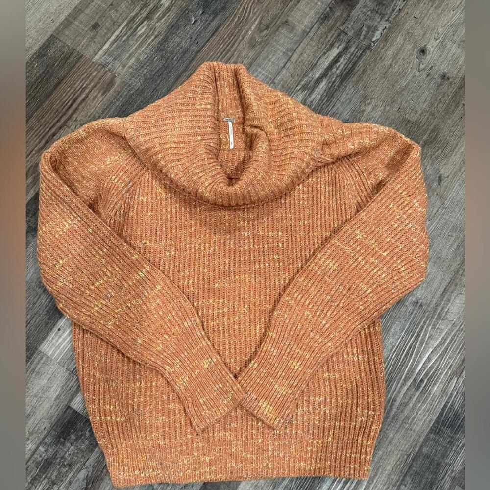 Free People Leo Petal Peach Cable Knit Oversized Turtleneck Sweater- Size Small - Picture 6 of 9